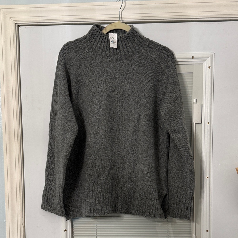 LOFT Charcoal Gray Turtleneck Sweater‎ size medium